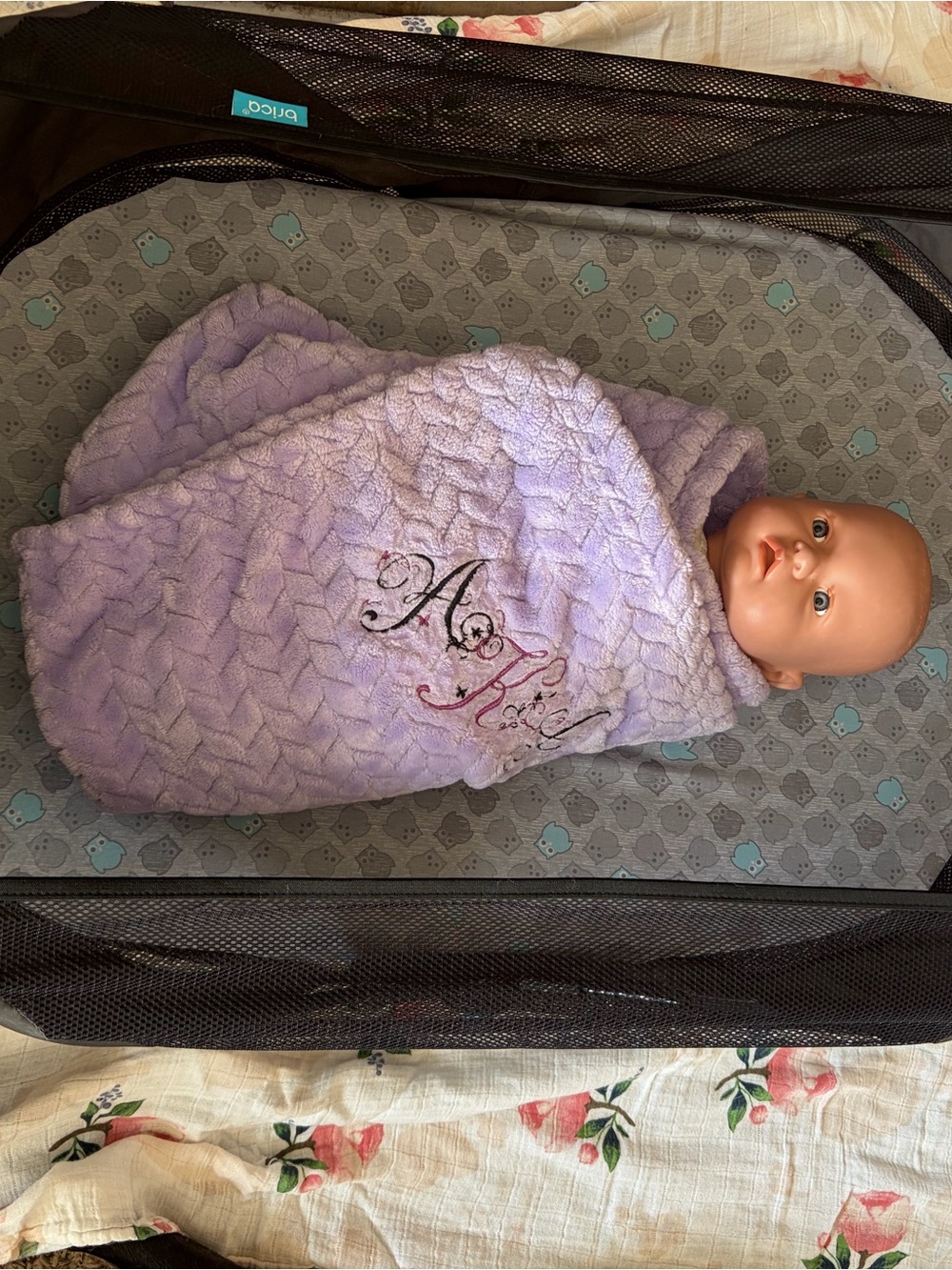 Brica baby travel bassinet - Picture 3 of 8